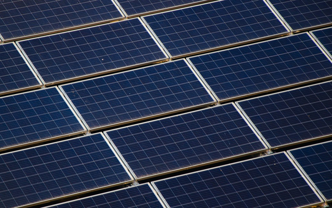 Instalación de paneles en techo solar