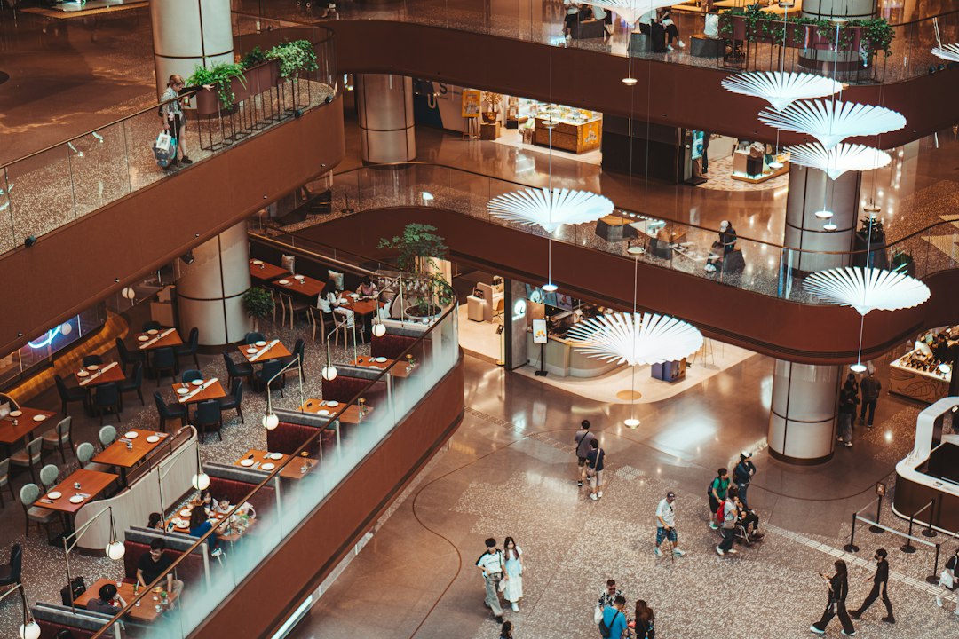 Sonido Ambiental en Centro Comercial y Restaurante